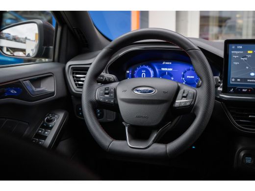 Ford Focus 1.0 EcoBoost Hybrid ST Line | Trekhaak | Stoel/stuur/voorruit verwarming | Camera | Apple Carplay... ActivLease financial lease