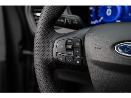 Ford Focus 1.0 EcoBoost Hybrid ST Line | Trekhaak | Stoel/stuur/voorruit verwarming | Camera | Apple Carplay... ActivLease financial lease