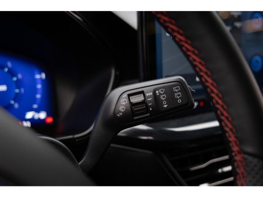 Ford Focus 1.0 EcoBoost Hybrid ST Line | Trekhaak | Stoel/stuur/voorruit verwarming | Camera | Apple Carplay... ActivLease financial lease