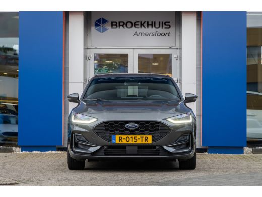 Ford Focus 1.0 EcoBoost Hybrid ST Line | Trekhaak | Stoel/stuur/voorruit verwarming | Camera | Apple Carplay... ActivLease financial lease