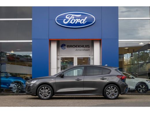 Ford Focus 1.0 EcoBoost Hybrid ST Line | Trekhaak | Stoel/stuur/voorruit verwarming | Camera | Apple Carplay... ActivLease financial lease