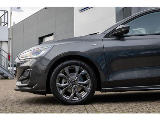 Ford Focus 1.0 EcoBoost Hybrid ST Line | Trekhaak | Stoel/stuur/voorruit verwarming | Camera | Apple Carplay... ActivLease financial lease