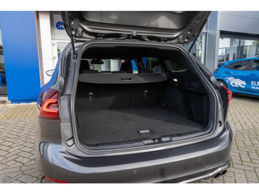 Ford Focus 1.0 EcoBoost Hybrid ST Line | Trekhaak | Stoel/stuur/voorruit verwarming | Cruise adaptief | Dode... ActivLease financial lease