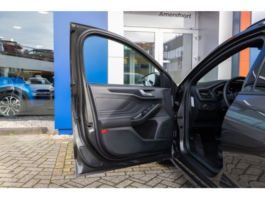 Ford Focus 1.0 EcoBoost Hybrid ST Line | Trekhaak | Stoel/stuur/voorruit verwarming | Cruise adaptief | Dode... ActivLease financial lease