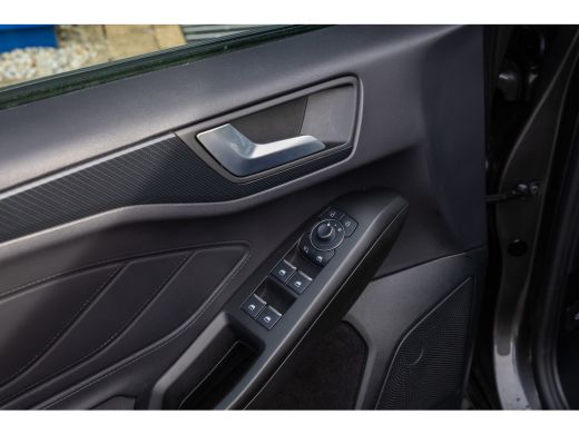 Ford Focus 1.0 EcoBoost Hybrid ST Line | Trekhaak | Stoel/stuur/voorruit verwarming | Cruise adaptief | Dode... ActivLease financial lease