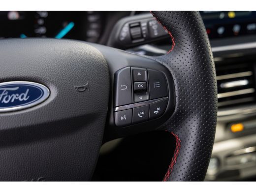 Ford Focus 1.0 EcoBoost Hybrid ST Line | Trekhaak | Stoel/stuur/voorruit verwarming | Cruise adaptief | Dode... ActivLease financial lease