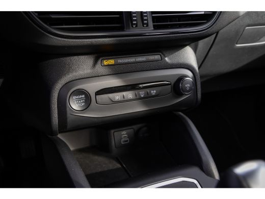 Ford Focus 1.0 EcoBoost Hybrid ST Line | Trekhaak | Stoel/stuur/voorruit verwarming | Cruise adaptief | Dode... ActivLease financial lease