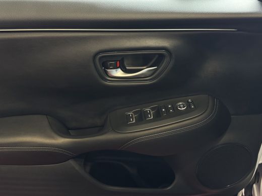 Honda ZR-V 2.0 e:HEV 184 PK SPORT ELEK.STOEL PDC STOELVERW CAMERA CARPLAY ActivLease financial lease