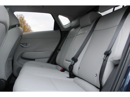 Hyundai Kona Premium Sky 65.4 kWh | Achterstoelen verwarmd | Cruise control adaptief met Stop&Go en stuurhulp ... ActivLease financial lease