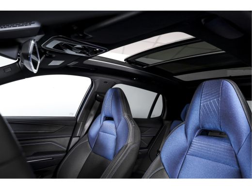 Lynk & Co 01 1.5 PHEV 261PK MY23 | Black Pakket | Donkere hemel | 360 Camera | 7.4 kWh boordlader | S/K-panoda... ActivLease financial lease