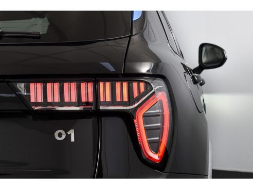 Lynk & Co 01 1.5 PHEV 261PK MY23 | Donkere hemel |  360 Camera | 7.4 kWh Boordlader | S/K-panodak | Adapt. Cru... ActivLease financial lease
