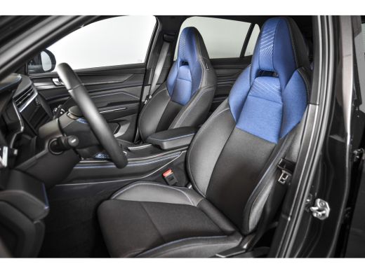 Lynk & Co 01 1.5 PHEV 261PK MY23 | Donkere hemel |  360 Camera | 7.4 kWh Boordlader | S/K-panodak | Adapt. Cru... ActivLease financial lease