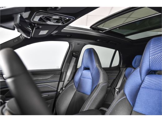 Lynk & Co 01 1.5 PHEV 261PK MY23 | Donkere hemel |  360 Camera | 7.4 kWh Boordlader | S/K-panodak | Adapt. Cru... ActivLease financial lease