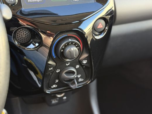 Peugeot 108 1.0 e-VTi Allure | Airco | Buitenspiegels in carrosseriekleur | Stuurwiel multifunctioneel ActivLease financial lease