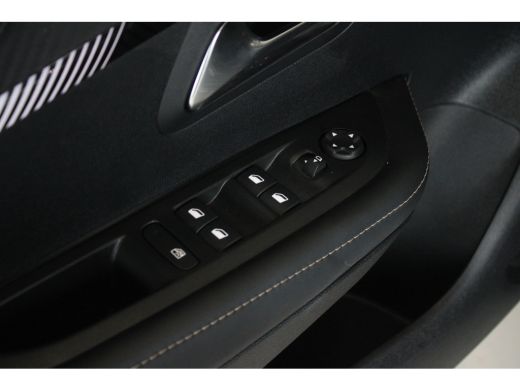 Peugeot 208 1.2 Hybrid 110-PK e-DCS6 Allure | ADAPTIVE CRUISE | 360' GRADEN CAMERA | DRAADLOZE CARPLAY | NAVI... ActivLease financial lease
