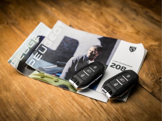 Peugeot 208 1.2 PureTech 100 Allure Sport (VIRTUAL COCKPIT, APPLE CARPLAY, GROOT NAVI, LEDER, 360 CAMERA, KEY... ActivLease financial lease