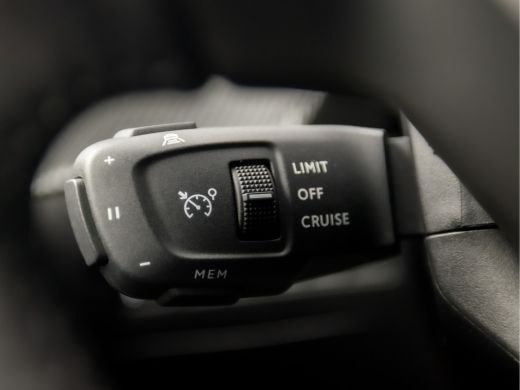 Peugeot 208 1.2 PureTech 100 Allure Sport (VIRTUAL COCKPIT, APPLE CARPLAY, GROOT NAVI, LEDER, 360 CAMERA, KEY... ActivLease financial lease