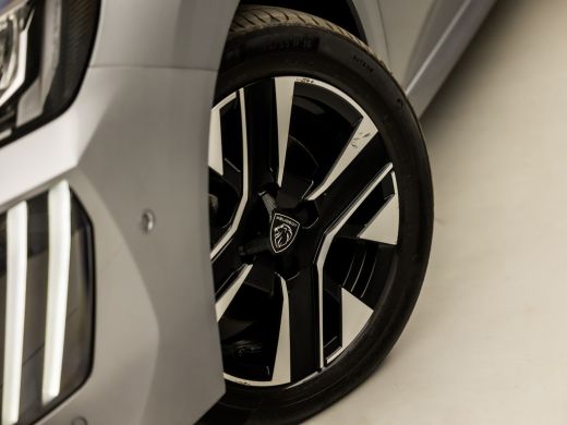 Peugeot 208 1.2 PureTech 100 Allure Sport (VIRTUAL COCKPIT, APPLE CARPLAY, GROOT NAVI, LEDER, 360 CAMERA, KEY... ActivLease financial lease