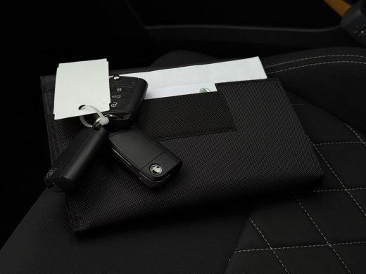 Skoda Karoq 1.5 TSI Aut. DSG ACT Sportline Business | Trekhaak | Virtual | Camera| Navi | ActivLease financial lease