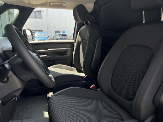 Volkswagen ID. Buzz Cargo ID. Buzz Cargo Bulli edition 79 kWh 340pk 4MOTION | Trekhaak | Rondomzicht Camera | Cruise Adapti... ActivLease financial lease