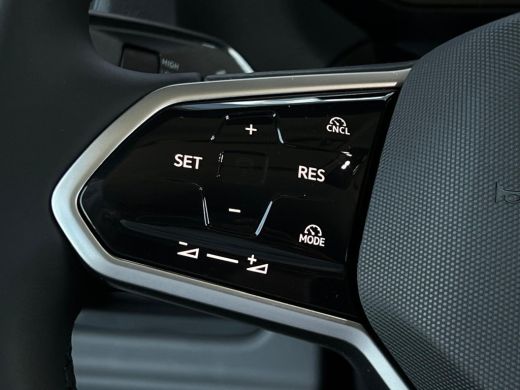 Volkswagen ID. Buzz Cargo ID. Buzz Cargo Bulli edition 79 kWh 340pk 4MOTION | Trekhaak | Rondomzicht Camera | Cruise Adapti... ActivLease financial lease