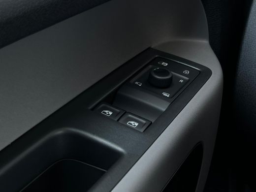 Volkswagen ID. Buzz Cargo ID. Buzz Cargo Bulli edition 79 kWh 340pk 4MOTION | Trekhaak | Rondomzicht Camera | Cruise Adapti... ActivLease financial lease