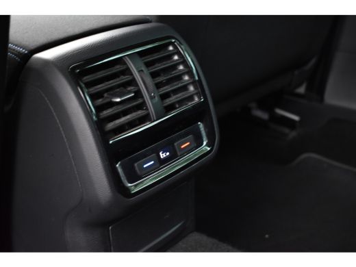 Volkswagen Passat Variant 218PK DSG HYBRID GTE BUSINESS TREKHAAK/NAVI/CAMERA ActivLease financial lease