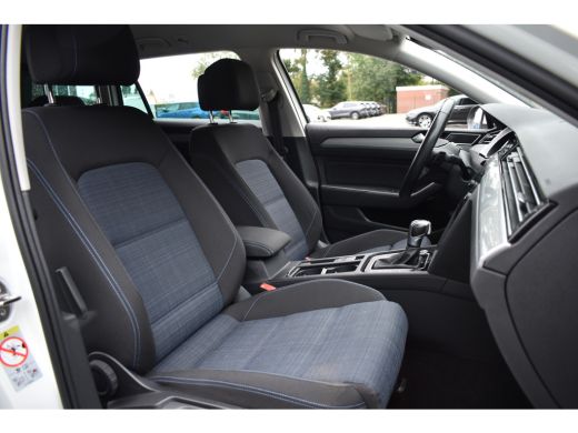 Volkswagen Passat Variant 218PK DSG HYBRID GTE BUSINESS TREKHAAK/NAVI/CAMERA ActivLease financial lease