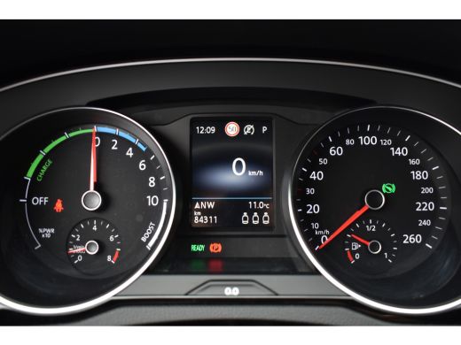 Volkswagen Passat Variant 218PK DSG HYBRID GTE BUSINESS TREKHAAK/NAVI/CAMERA ActivLease financial lease
