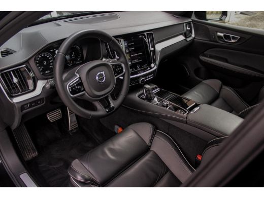 Volvo  V60 2.0 T6 Recharge AWD R-Design | 1e eigenaar | NL auto | Dakraam | Harman-Kardon | 19 inch | Camera... ActivLease financial lease