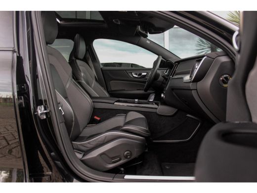 Volvo  V60 2.0 T6 Recharge AWD R-Design | 1e eigenaar | NL auto | Dakraam | Harman-Kardon | 19 inch | Camera... ActivLease financial lease