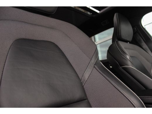 Volvo  V60 2.0 T6 Recharge AWD R-Design | 1e eigenaar | NL auto | Dakraam | Harman-Kardon | 19 inch | Camera... ActivLease financial lease