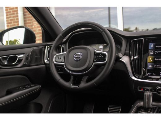 Volvo  V60 2.0 T6 Recharge AWD R-Design | 1e eigenaar | NL auto | Dakraam | Harman-Kardon | 19 inch | Camera... ActivLease financial lease