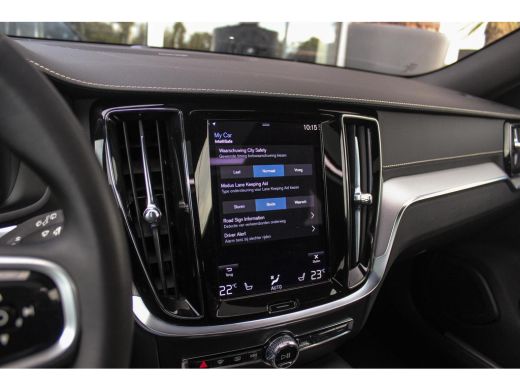 Volvo  V60 2.0 T6 Recharge AWD R-Design | 1e eigenaar | NL auto | Dakraam | Harman-Kardon | 19 inch | Camera... ActivLease financial lease