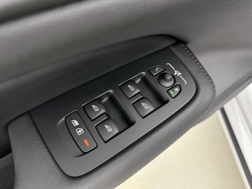 Volvo  V60 T6 Recharge Essential | 18" | Leder | Adaptieve cruise | BLIS | Stoel/stuur/achterbankverwarming ... ActivLease financial lease