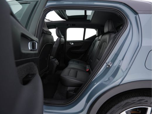 Volvo  XC40 Recharge P8 AWD R-Design [ 3-Fase ] {SOH-91%} (INCL-BTW) *PANO | FULL-LEATHER | DIGI-COCKPIT | FU... ActivLease financial lease