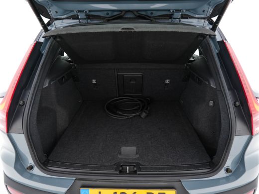 Volvo  XC40 Recharge P8 AWD R-Design [ 3-Fase ] {SOH-91%} (INCL-BTW) *PANO | FULL-LEATHER | DIGI-COCKPIT | FU... ActivLease financial lease