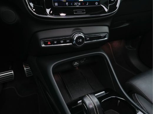 Volvo  XC40 Recharge P8 AWD R-Design [ 3-Fase ] {SOH-91%} (INCL-BTW) *PANO | FULL-LEATHER | DIGI-COCKPIT | FU... ActivLease financial lease