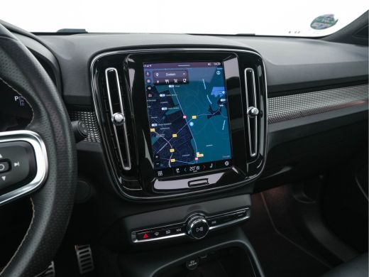 Volvo  XC40 Recharge P8 AWD R-Design [ 3-Fase ] {SOH-91%} (INCL-BTW) *PANO | FULL-LEATHER | DIGI-COCKPIT | FU... ActivLease financial lease