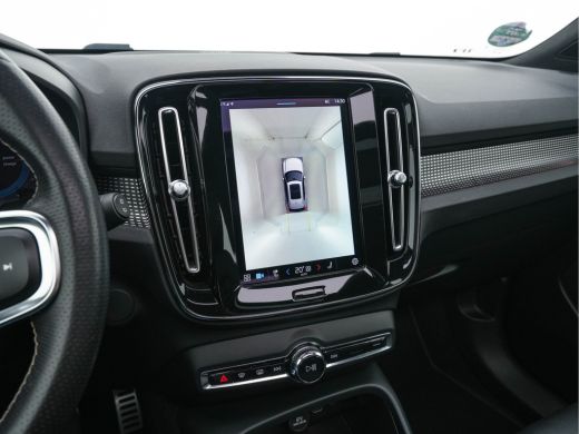 Volvo  XC40 Recharge P8 AWD R-Design [ 3-Fase ] {SOH-91%} (INCL-BTW) *PANO | FULL-LEATHER | DIGI-COCKPIT | FU... ActivLease financial lease