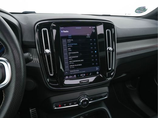 Volvo  XC40 Recharge P8 AWD R-Design [ 3-Fase ] {SOH-91%} (INCL-BTW) *PANO | FULL-LEATHER | DIGI-COCKPIT | FU... ActivLease financial lease