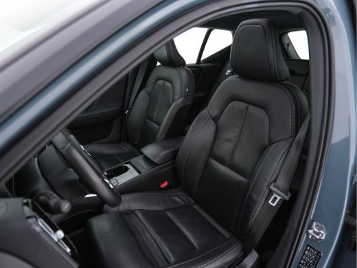 Volvo  XC40 Recharge P8 AWD R-Design [ 3-Fase ] {SOH-91%} (INCL-BTW) *PANO | FULL-LEATHER | DIGI-COCKPIT | FU... ActivLease financial lease