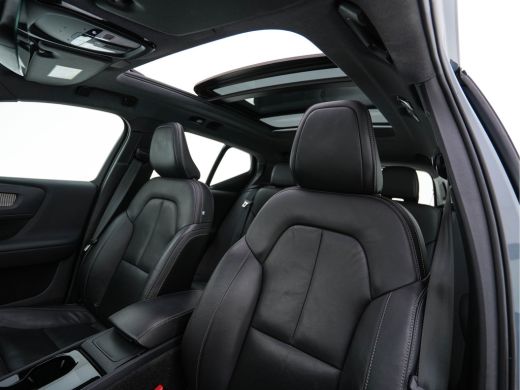 Volvo  XC40 Recharge P8 AWD R-Design [ 3-Fase ] {SOH-91%} (INCL-BTW) *PANO | FULL-LEATHER | DIGI-COCKPIT | FU... ActivLease financial lease