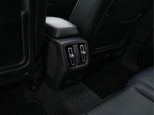 Volvo  XC40 Recharge P8 AWD R-Design [ 3-Fase ] {SOH-91%} (INCL-BTW) *PANO | FULL-LEATHER | DIGI-COCKPIT | FU... ActivLease financial lease