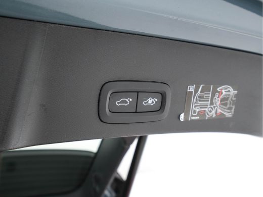 Volvo  XC40 Recharge P8 AWD R-Design [ 3-Fase ] {SOH-91%} (INCL-BTW) *PANO | FULL-LEATHER | DIGI-COCKPIT | FU... ActivLease financial lease