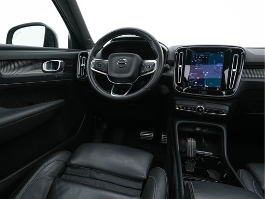 Volvo  XC40 Recharge P8 AWD R-Design [ 3-Fase ] {SOH-91%} (INCL-BTW) *PANO | FULL-LEATHER | DIGI-COCKPIT | FU... ActivLease financial lease