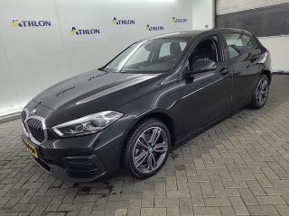 BMW 1 Serie 118i Aut. Exe Editon | Trekhaak | Stuurverwarming | Live Cockpit |