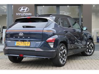 Hyundai Kona Premium Sky 65.4 kWh DEMO-DEAL! | Achterstoelen verwarmd | Cruise control adaptief met Stop&Go en...