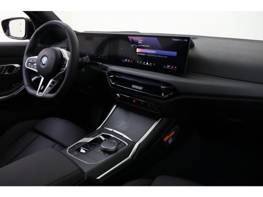BMW 3 Serie Touring 330e High Executive M Sport Automaat / Panoramadak / Trekhaak / Sportstoelen / Stuurverwa... ActivLease financial lease