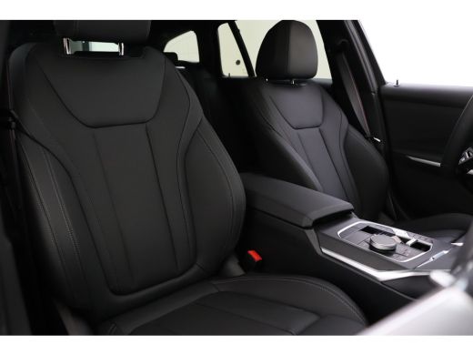 BMW 3 Serie Touring 330e High Executive M Sport Automaat / Panoramadak / Trekhaak / Sportstoelen / Stuurverwa... ActivLease financial lease